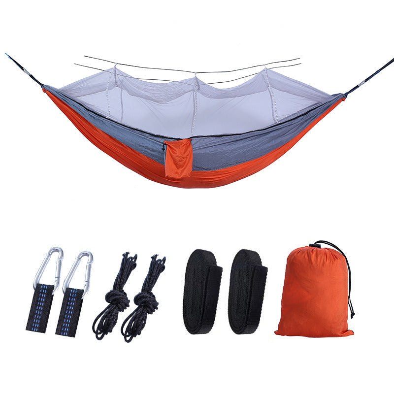 Outdoor hängematte mit moskitonetz