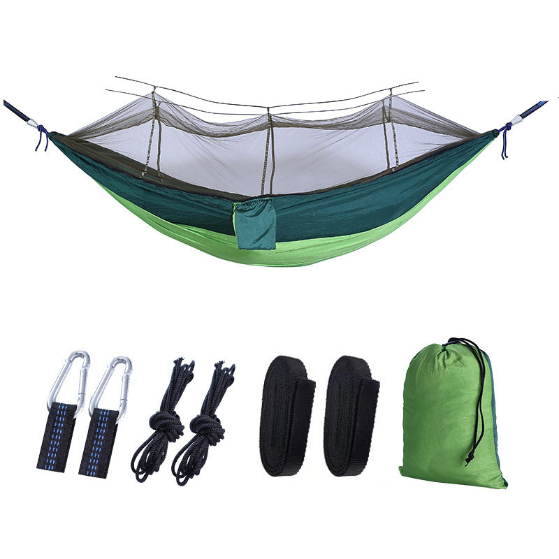 Outdoor hängematte mit moskitonetz