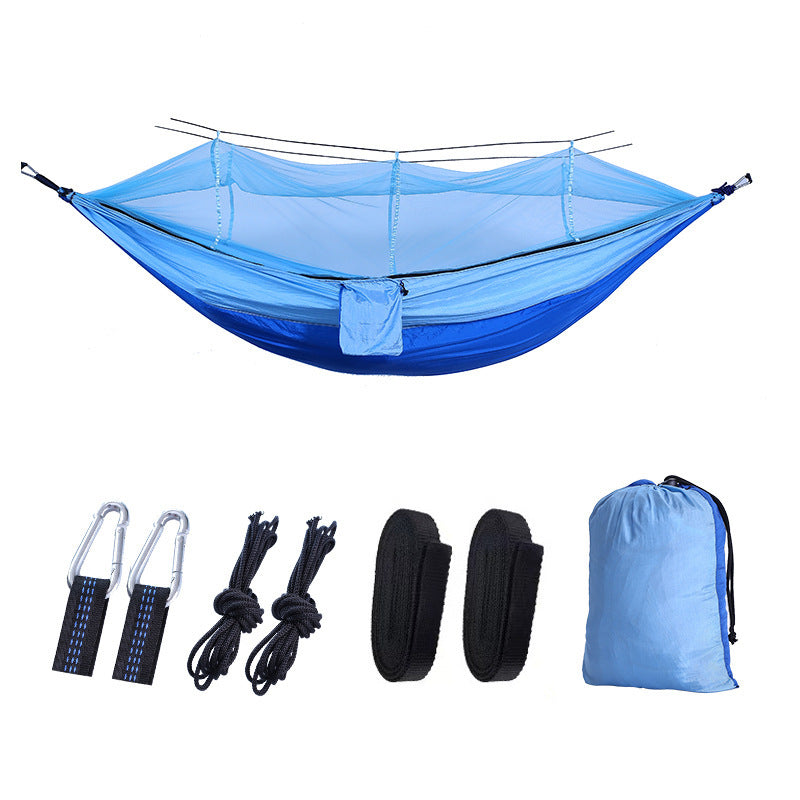 Outdoor hängematte mit moskitonetz
