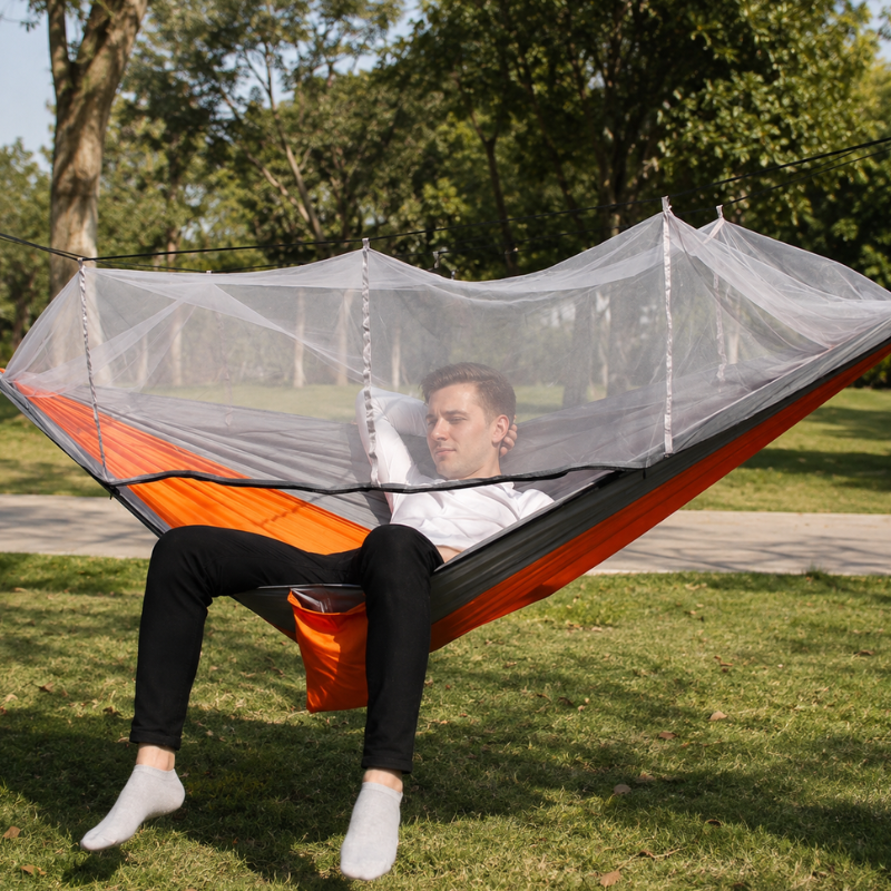 Outdoor hängematte mit moskitonetz