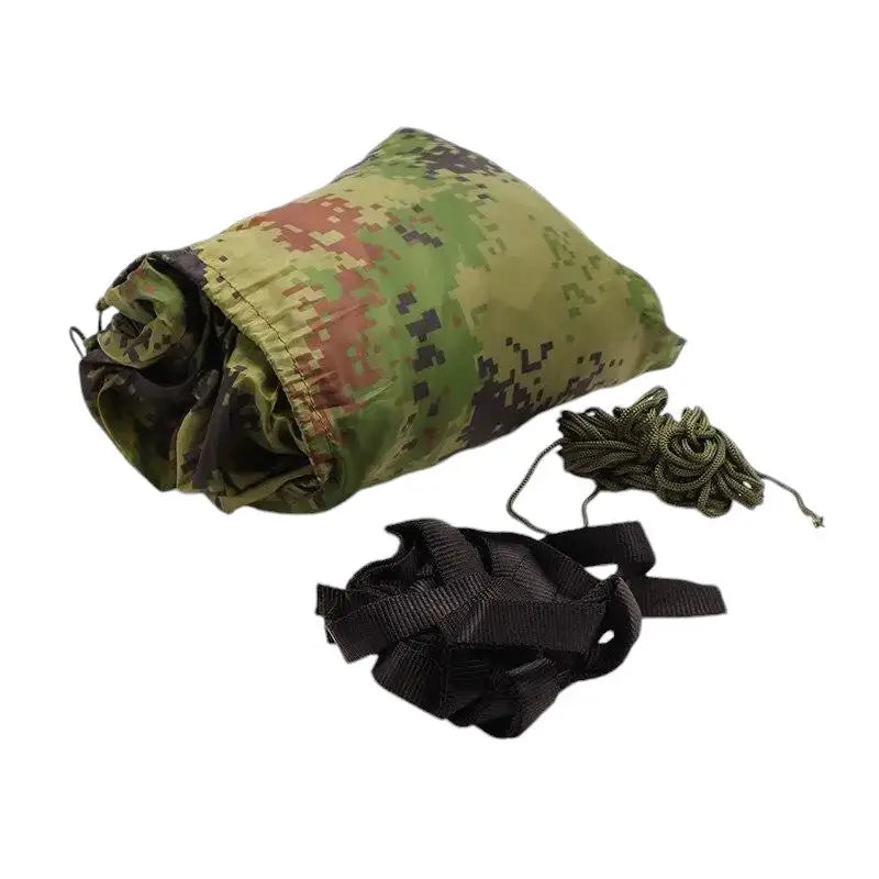 Hängematte mit Moskitonetz und Tarp