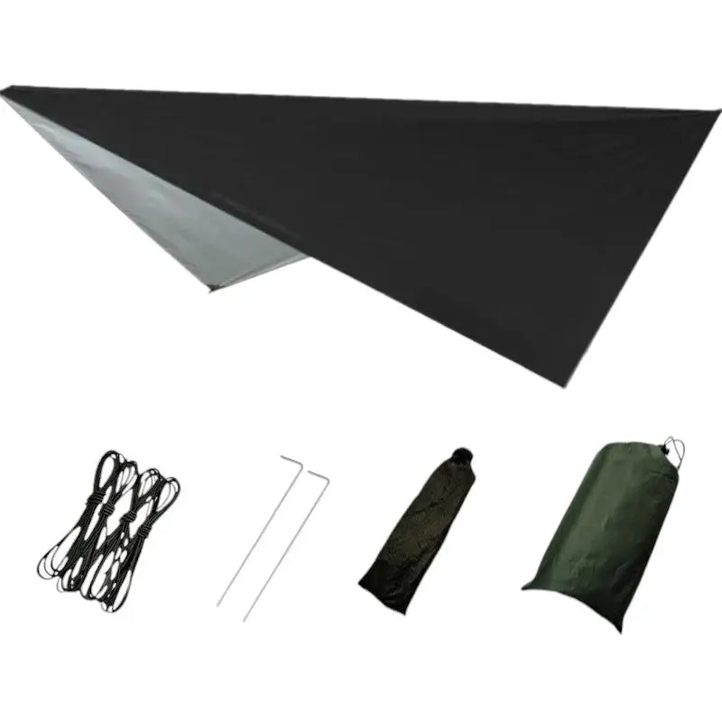 Hängematte mit Moskitonetz und Tarp