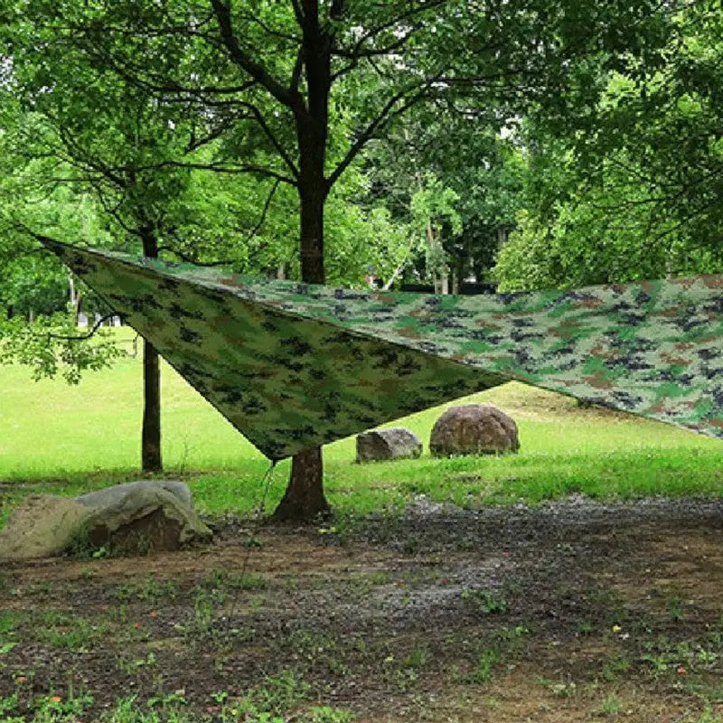 Hängematte mit Moskitonetz und Tarp